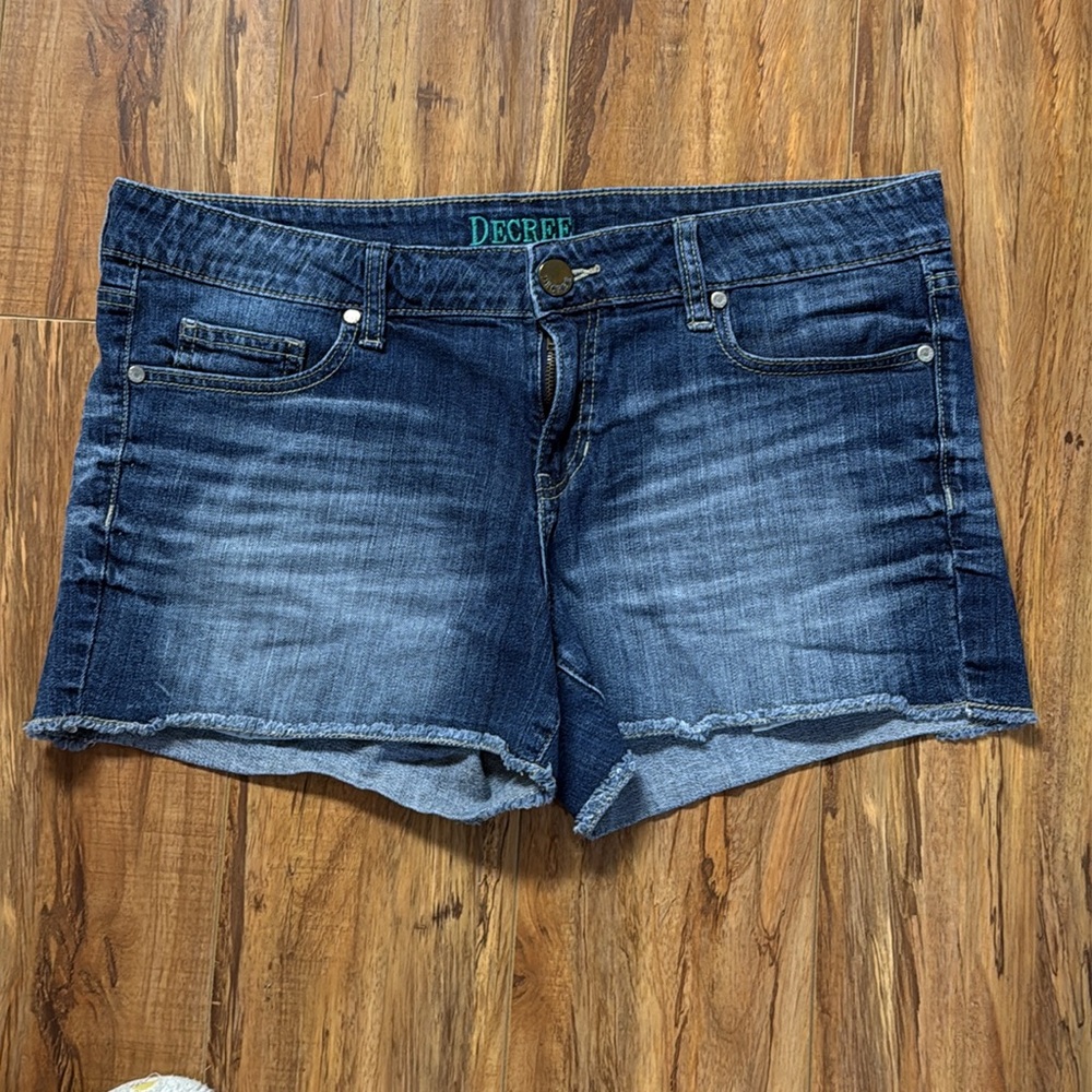 ⭐️Decree Women’s Jean Shorts Size 17